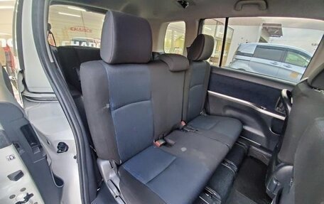 Toyota ISis I, 2015 год, 950 001 рублей, 11 фотография