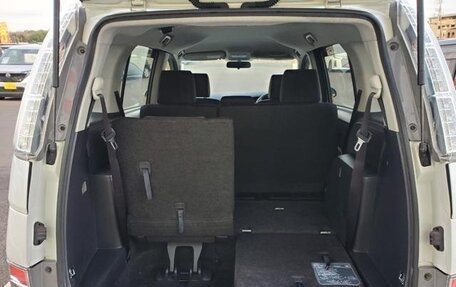 Toyota ISis I, 2015 год, 950 001 рублей, 19 фотография