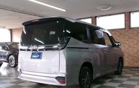 Toyota Voxy, 2022 год, 2 550 000 рублей, 4 фотография