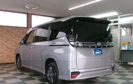 Toyota Voxy, 2022 год, 2 550 000 рублей, 5 фотография