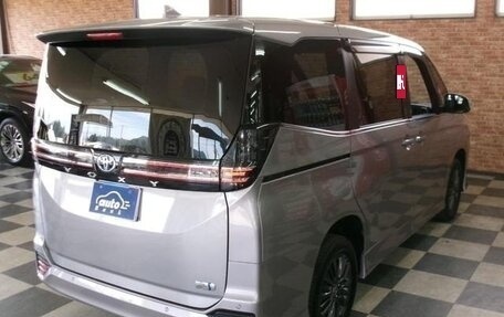 Toyota Voxy, 2022 год, 2 550 000 рублей, 8 фотография