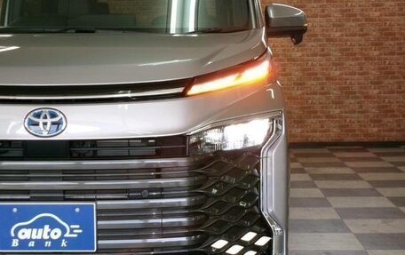 Toyota Voxy, 2022 год, 2 550 000 рублей, 12 фотография