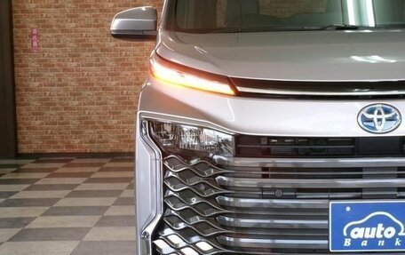 Toyota Voxy, 2022 год, 2 550 000 рублей, 11 фотография