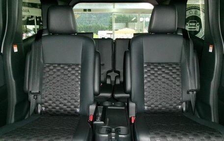 Toyota Voxy, 2022 год, 2 550 000 рублей, 22 фотография