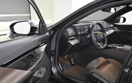 BMW 5 серия, 2023 год, 5 640 000 рублей, 5 фотография