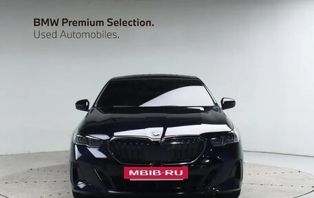 BMW 5 серия, 2023 год, 5 640 000 рублей, 2 фотография