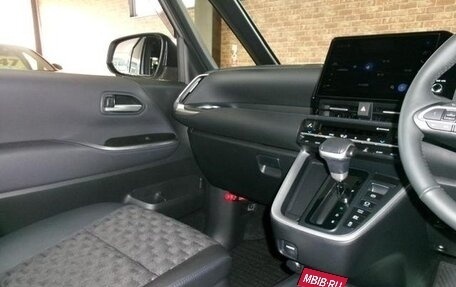 Toyota Voxy, 2022 год, 2 550 000 рублей, 34 фотография