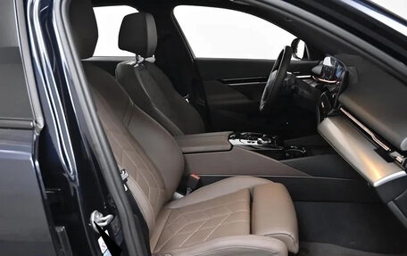 BMW 5 серия, 2023 год, 5 640 000 рублей, 7 фотография