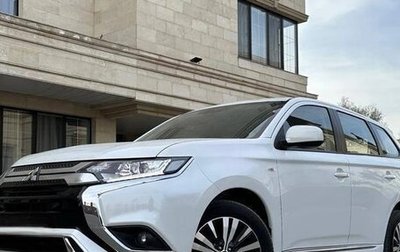 Mitsubishi Outlander III рестайлинг 3, 2022 год, 2 050 000 рублей, 1 фотография