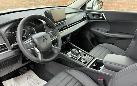 Mitsubishi Outlander, 2023 год, 3 650 000 рублей, 12 фотография