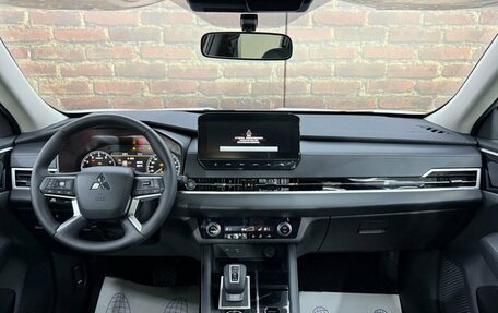 Mitsubishi Outlander, 2023 год, 3 650 000 рублей, 16 фотография