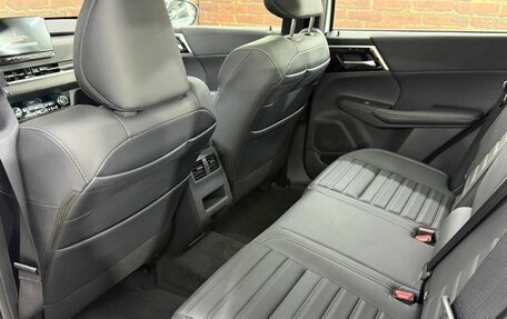 Mitsubishi Outlander, 2023 год, 3 650 000 рублей, 22 фотография