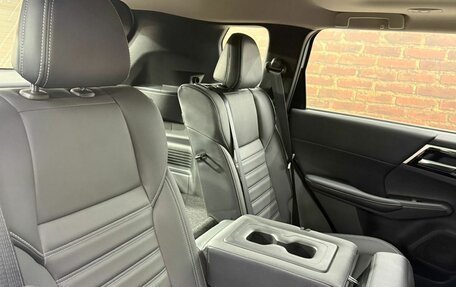 Mitsubishi Outlander, 2023 год, 3 650 000 рублей, 25 фотография