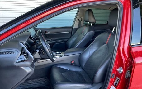 Toyota Camry, 2021 год, 3 300 000 рублей, 10 фотография