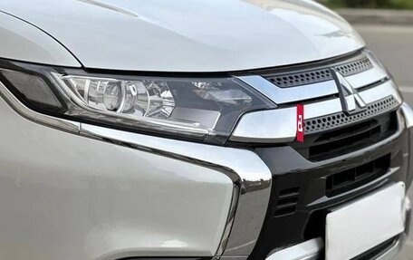 Mitsubishi Outlander III рестайлинг 3, 2022 год, 2 050 000 рублей, 4 фотография