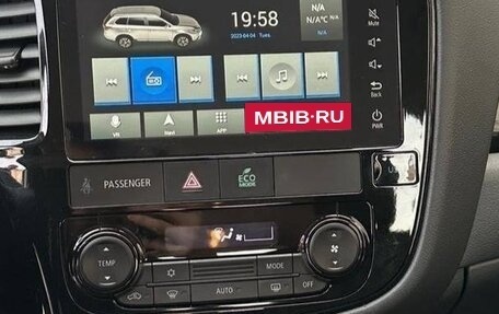 Mitsubishi Outlander III рестайлинг 3, 2022 год, 2 050 000 рублей, 9 фотография