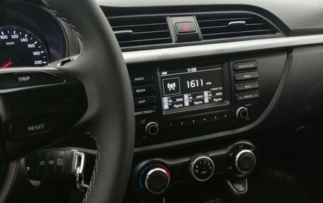 KIA Rio IV, 2018 год, 1 559 000 рублей, 20 фотография