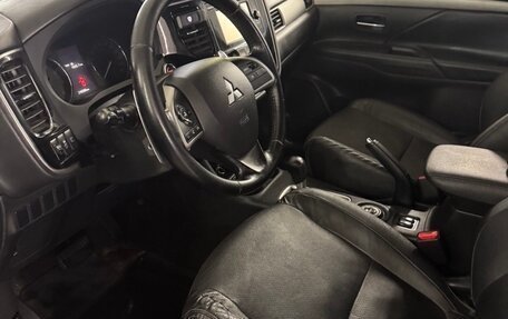 Mitsubishi Outlander III рестайлинг 3, 2014 год, 1 250 000 рублей, 3 фотография