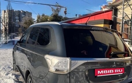 Mitsubishi Outlander III рестайлинг 3, 2014 год, 1 250 000 рублей, 7 фотография