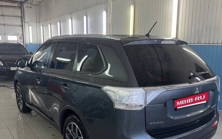 Mitsubishi Outlander III рестайлинг 3, 2014 год, 1 250 000 рублей, 2 фотография