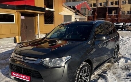 Mitsubishi Outlander III рестайлинг 3, 2014 год, 1 250 000 рублей, 6 фотография