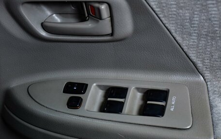 Toyota Noah III, 2003 год, 1 049 000 рублей, 18 фотография