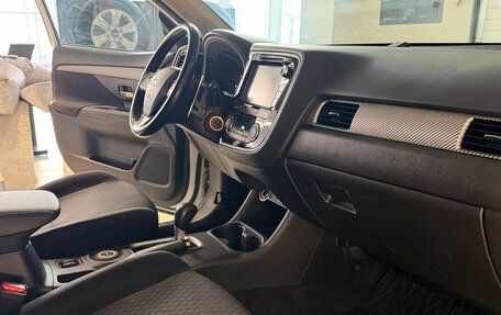 Mitsubishi Outlander III рестайлинг 3, 2014 год, 1 449 000 рублей, 13 фотография