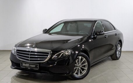 Mercedes-Benz E-Класс, 2019 год, 3 850 000 рублей, 1 фотография