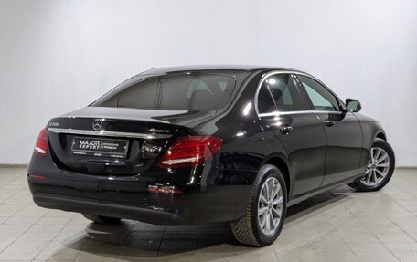 Mercedes-Benz E-Класс, 2019 год, 3 850 000 рублей, 14 фотография