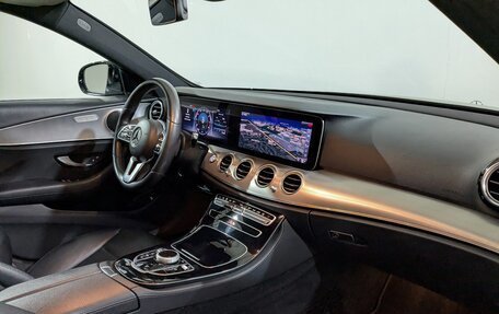 Mercedes-Benz E-Класс, 2019 год, 3 850 000 рублей, 15 фотография