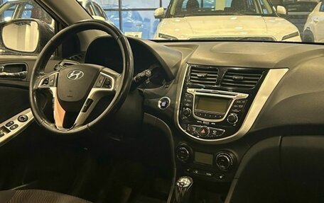 Hyundai Solaris II рестайлинг, 2012 год, 800 000 рублей, 15 фотография