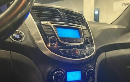 Hyundai Solaris II рестайлинг, 2012 год, 800 000 рублей, 17 фотография