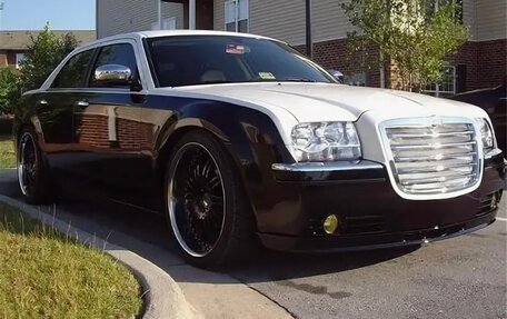 Chrysler 300C II, 2004 год, 799 999 рублей, 1 фотография