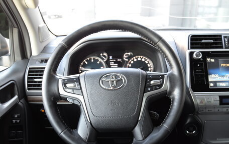 Toyota Land Cruiser Prado 150 рестайлинг 2, 2017 год, 4 190 000 рублей, 14 фотография