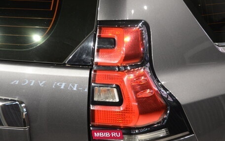 Toyota Land Cruiser Prado 150 рестайлинг 2, 2017 год, 4 190 000 рублей, 10 фотография