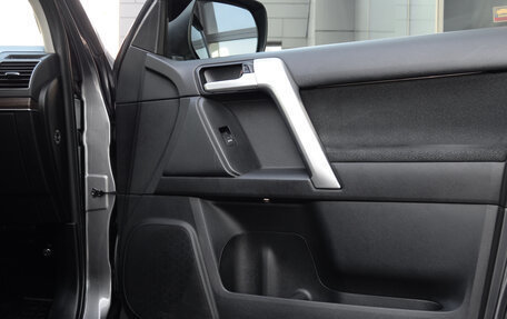 Toyota Land Cruiser Prado 150 рестайлинг 2, 2017 год, 4 190 000 рублей, 30 фотография