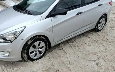 Hyundai Solaris II рестайлинг, 2014 год, 1 300 000 рублей, 1 фотография