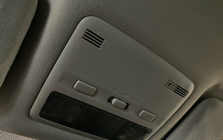 Toyota Avensis III рестайлинг, 2005 год, 850 000 рублей, 22 фотография