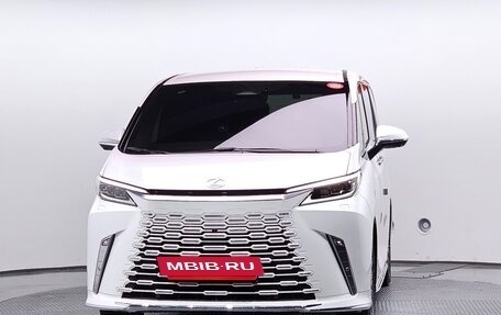 Lexus LM, 2024 год, 22 590 000 рублей, 2 фотография