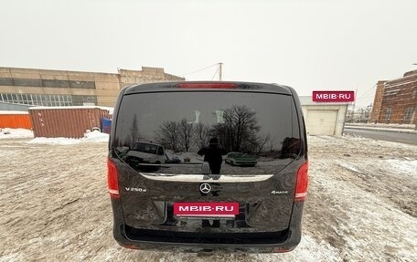 Mercedes-Benz V-Класс, 2017 год, 5 000 000 рублей, 4 фотография