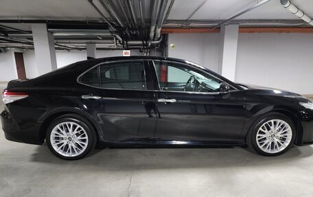 Toyota Camry, 2018 год, 2 800 000 рублей, 4 фотография