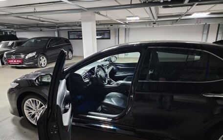 Toyota Camry, 2018 год, 2 800 000 рублей, 6 фотография