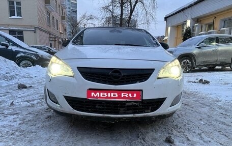Opel Astra J, 2011 год, 585 000 рублей, 1 фотография