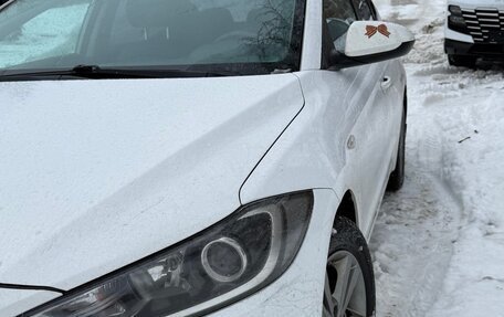 Hyundai Elantra VI рестайлинг, 2017 год, 1 050 000 рублей, 4 фотография