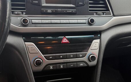 Hyundai Elantra VI рестайлинг, 2017 год, 1 050 000 рублей, 7 фотография