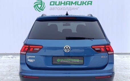 Volkswagen Tiguan II, 2018 год, 2 655 000 рублей, 6 фотография