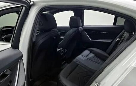 BMW 5 серия, 2023 год, 5 900 000 рублей, 5 фотография