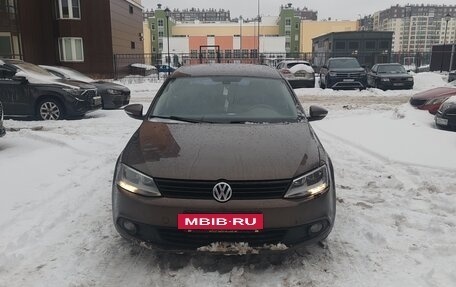 Volkswagen Jetta VI, 2011 год, 670 000 рублей, 2 фотография