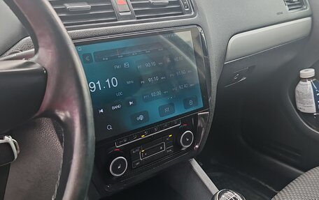 Volkswagen Jetta VI, 2011 год, 670 000 рублей, 6 фотография