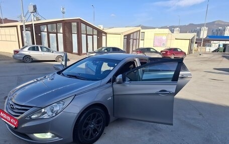 Hyundai Sonata VI, 2011 год, 1 050 000 рублей, 2 фотография
